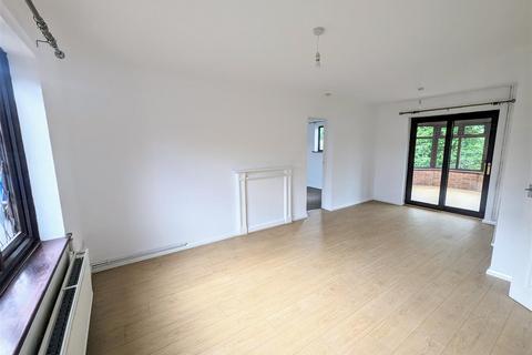 3 bedroom detached bungalow to rent, Eton Avenue, Newark