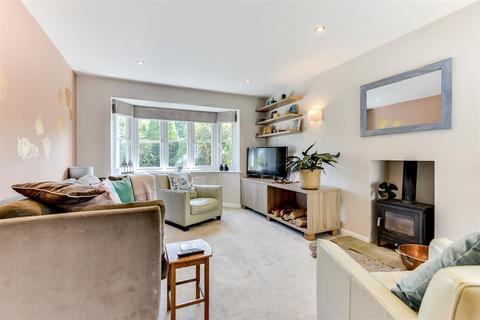 25 Abbey Road, Steyning, BN44 3SQ