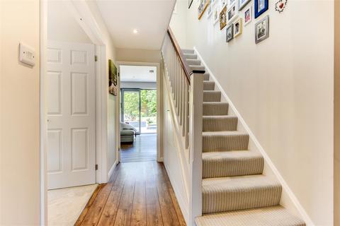 25 Abbey Road, Steyning, BN44 3SQ