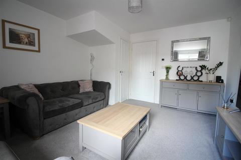 3 bedroom terraced house for sale, Daisy Bank Avenue, Leeds LS25