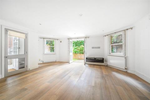 2 bedroom flat for sale, Garden Apartment, Fitzjohn's Avenue, Hampstead, NW3