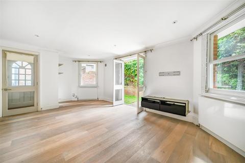 2 bedroom flat for sale, Garden Apartment, Fitzjohn's Avenue, Hampstead, NW3