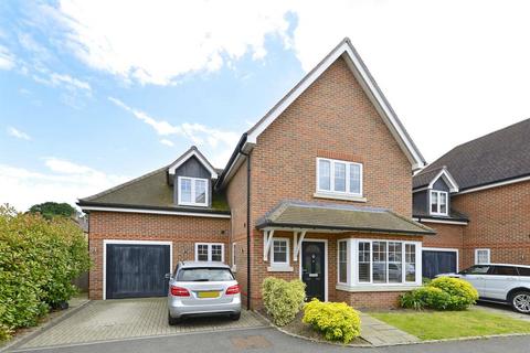 8 Alder Grove, Chilworth, Guildford, GU4 8FA