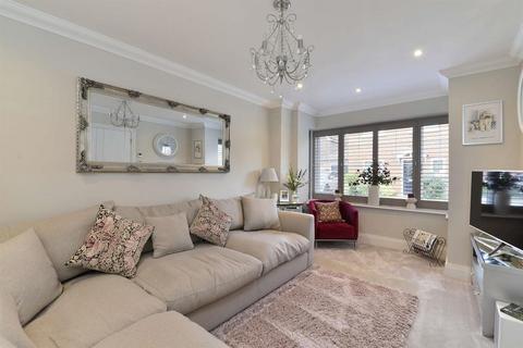 8 Alder Grove, Chilworth, Guildford, GU4 8FA