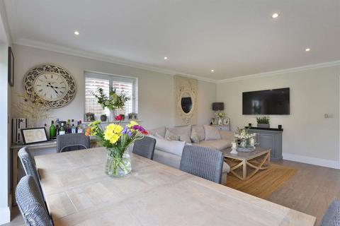 8 Alder Grove, Chilworth, Guildford, GU4 8FA