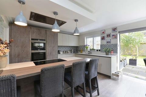 8 Alder Grove, Chilworth, Guildford, GU4 8FA