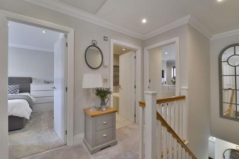 8 Alder Grove, Chilworth, Guildford, GU4 8FA