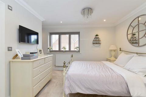8 Alder Grove, Chilworth, Guildford, GU4 8FA