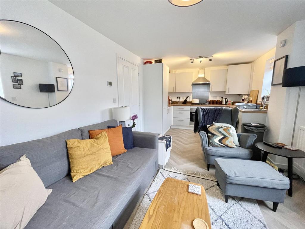 Kitchen / Lounge