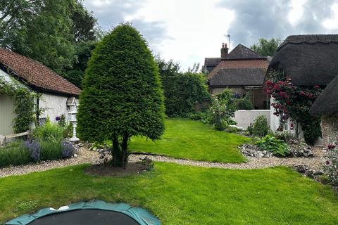 4 bedroom house to rent, Stoke, Andover