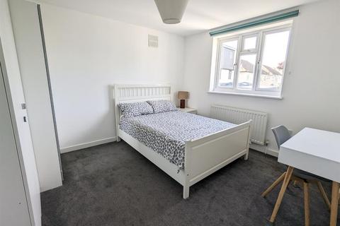1 bedroom in a house share to rent, Pinkwell Lane, Hayes