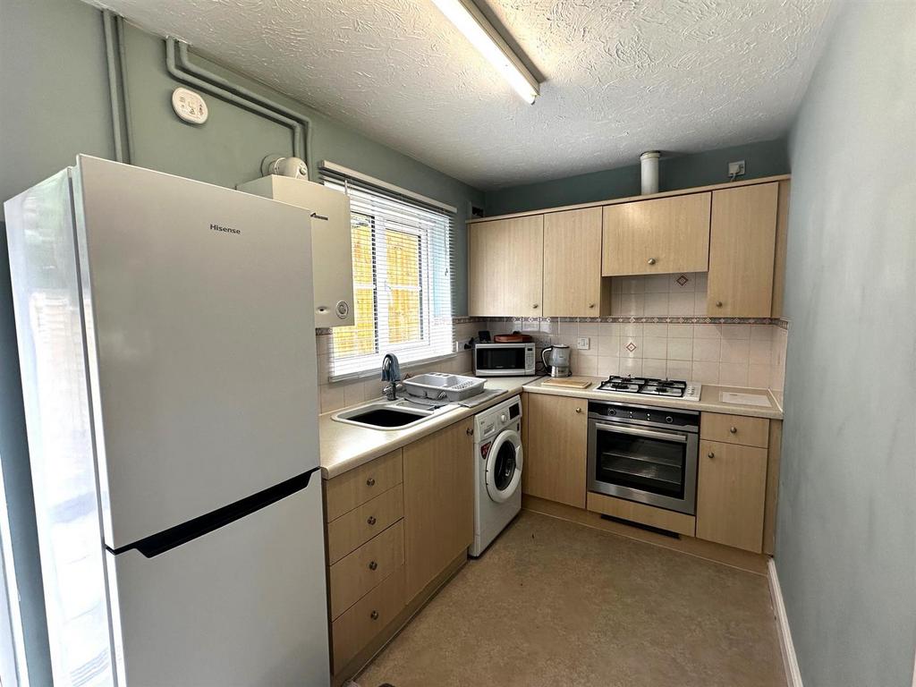 Leyton Way, Andover 2 bed house to rent £1,100 pcm (£254 pw)