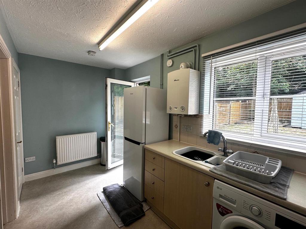 Kitchen Cont.jpg