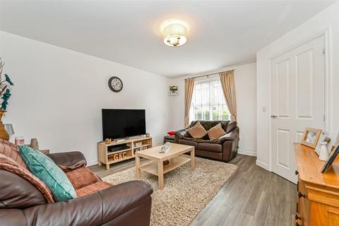3 bedroom semi-detached house for sale, Hawthorn Avenue, Andover