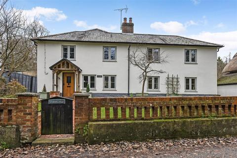 3 bedroom detached house for sale, Village Street, Thruxton