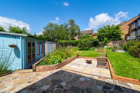 13 Avon Close, Sutton, SM1 4PT
