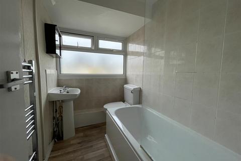 2 bedroom flat to rent, Royal York Crescent Clifton Bristol