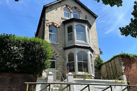 1 bedroom flat for sale, St. James Road, Scarborough