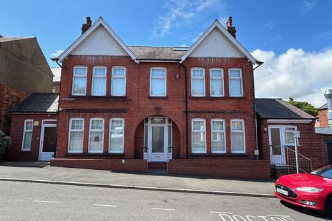 6 bedroom house for sale, Tennyson Avenue, Scarborough