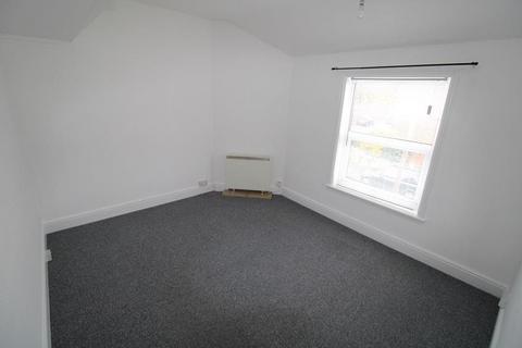 2 bedroom flat to rent, Cathcart Road, Stourbridge