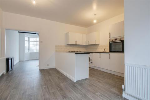3 bedroom house to rent, Luton Road, Walthamstow