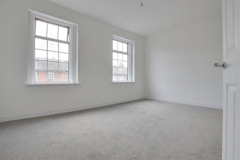 3 bedroom house to rent, Luton Road, Walthamstow