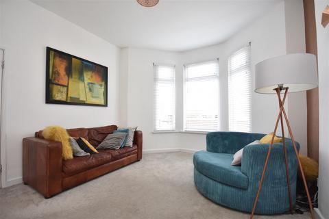3 bedroom end of terrace house for sale, 7 Dingle Road, Penarth, CF64 2TW