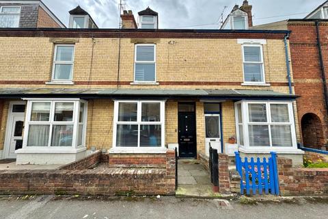 3 bedroom terraced house to rent, 3 Bed Mid-Terraced House, Carlton Street, Bridlington, YO16 4JR