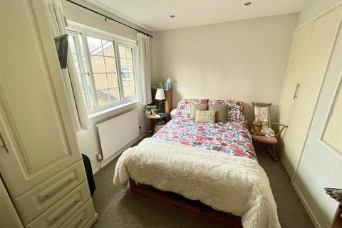 18 Lapwing Close, Covingham, Swindon, SN3 5EB