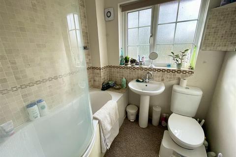 18 Lapwing Close, Covingham, Swindon, SN3 5EB