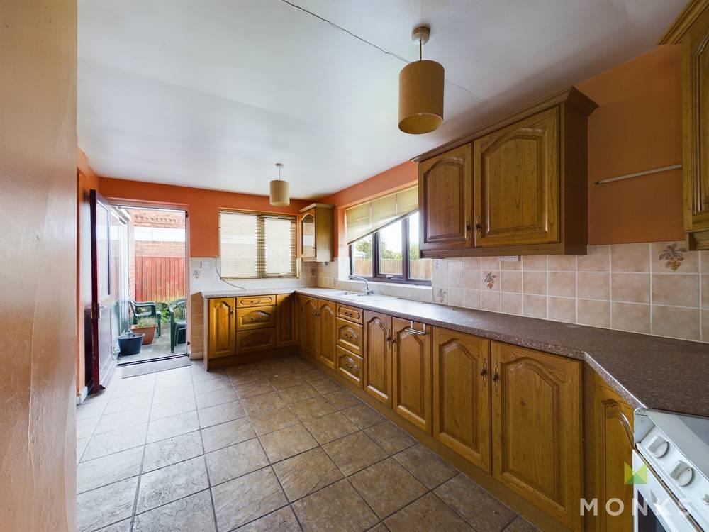 Kitchen 2.jpg