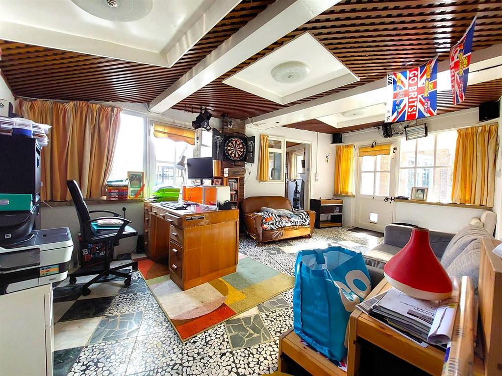 Link room/ Office