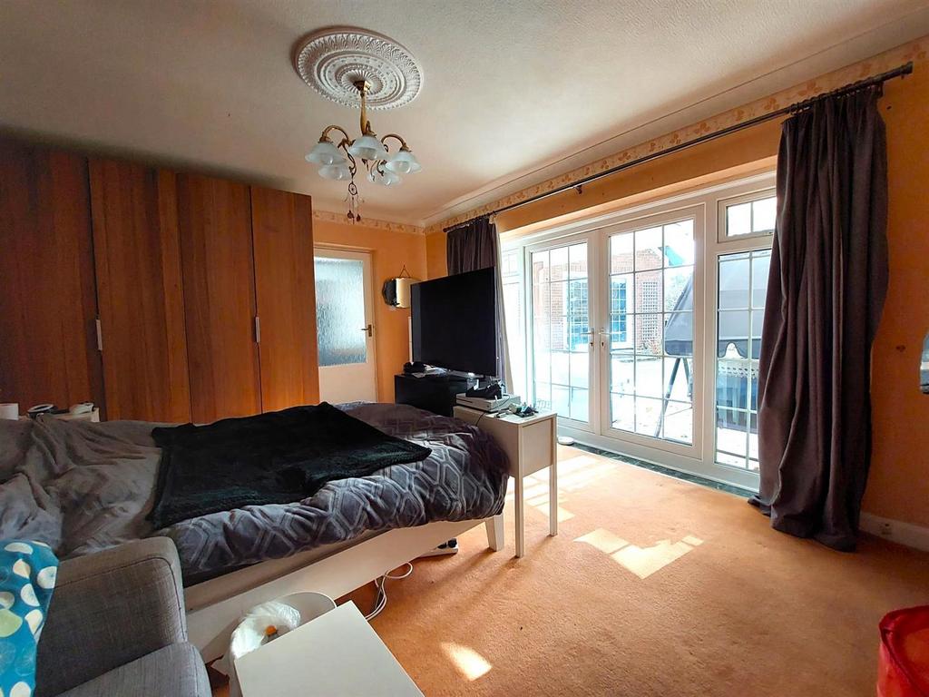 Sitting Room/Bedroom 4