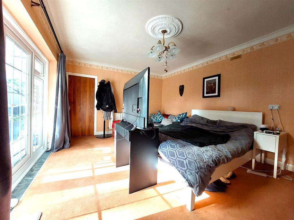 Sitting Room/Bedroom 4