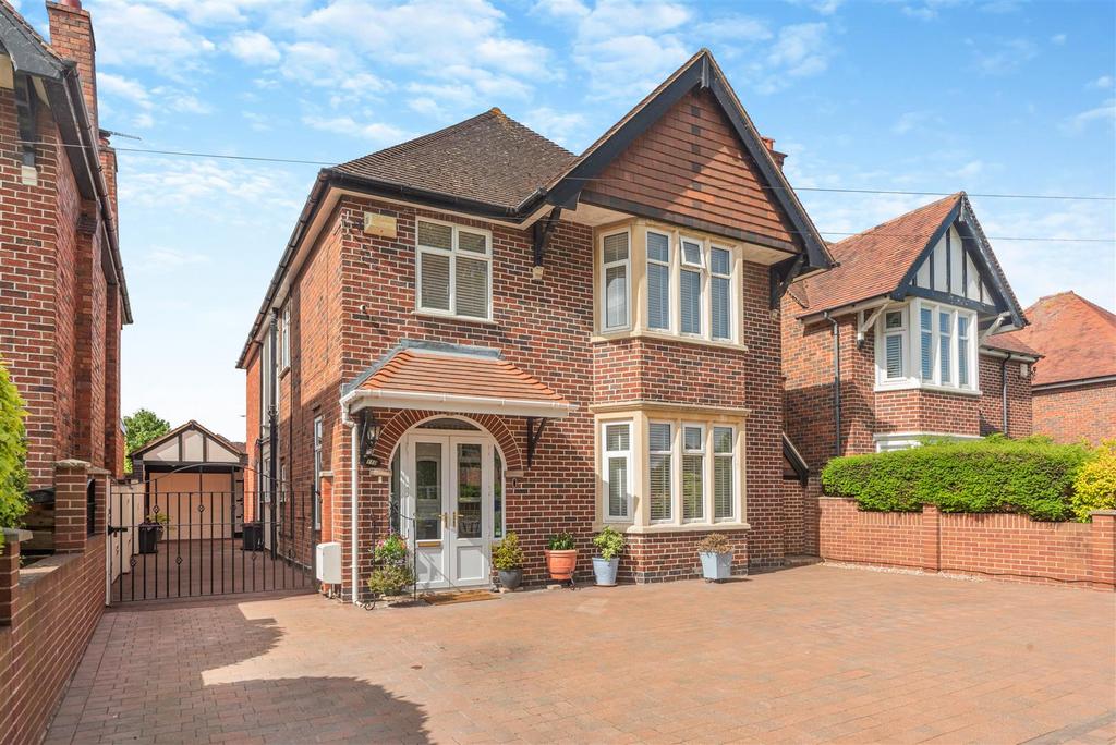 Estcourt Road, Gloucester 4 bed detached house for sale £650,000