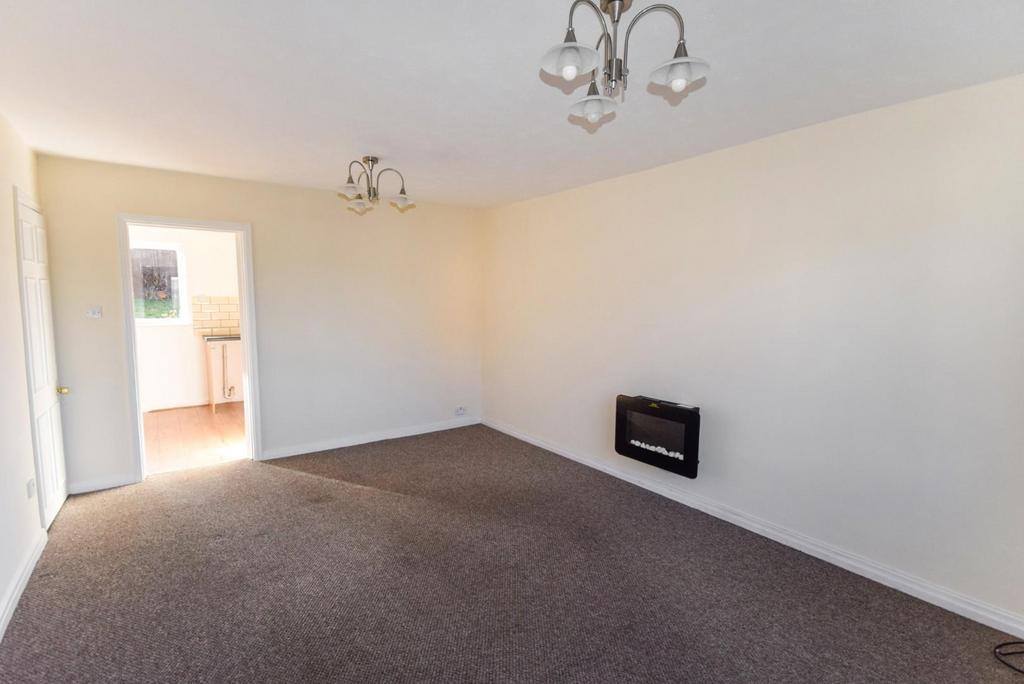 Chadwell Springs, Bingley, BD16 1QE 3 bed house to rent £900 pcm (£