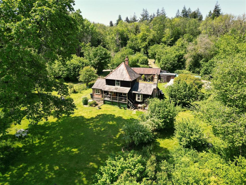 Race Plain Road, Wilton SP2 2 bed country house to rent £1,200 pcm (£