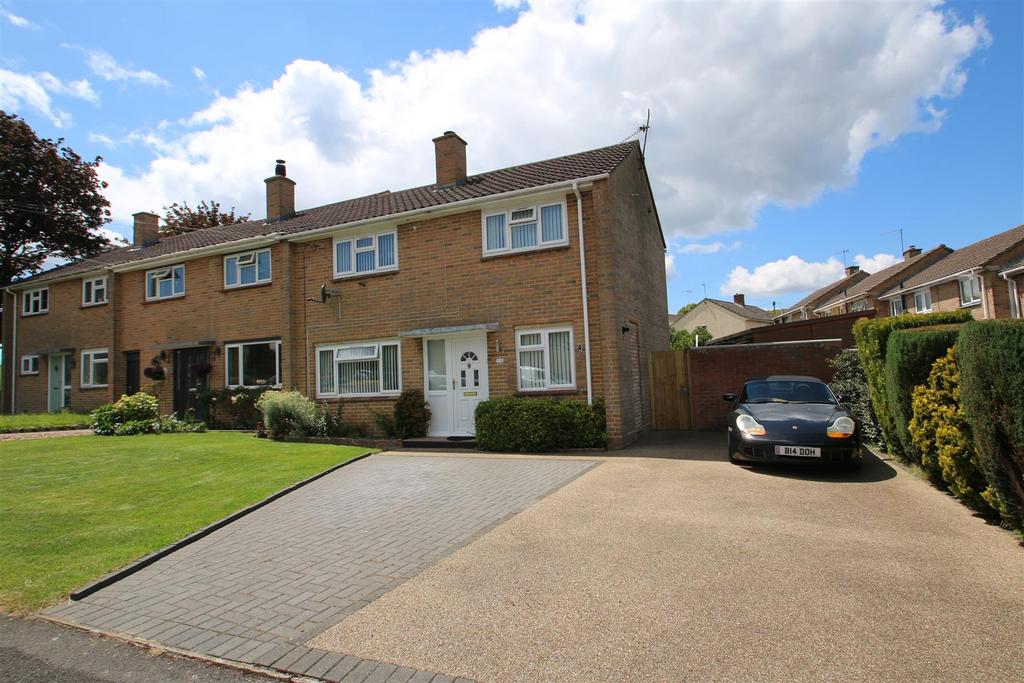 Bingham Road, Salisbury 3 bed semidetached house for sale £300,000