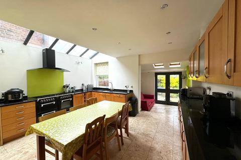 5 bedroom terraced house for sale, Chequers Road, Chorlton