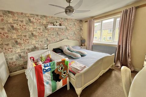 3 bedroom end of terrace house for sale, Osborne Place, Hadfield, Glossop