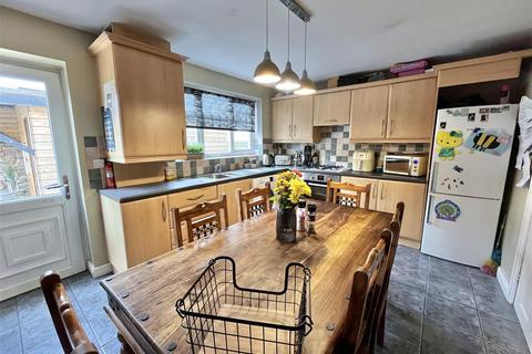 3 bedroom end of terrace house for sale, Osborne Place, Hadfield, Glossop