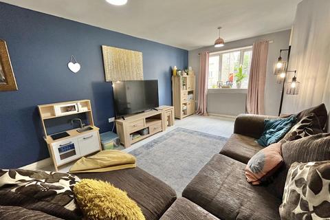 3 bedroom end of terrace house for sale, Osborne Place, Hadfield, Glossop