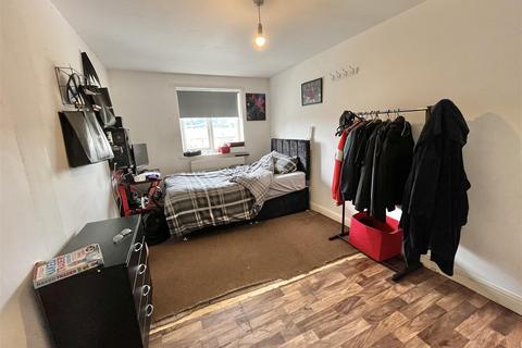 3 bedroom end of terrace house for sale, Osborne Place, Hadfield, Glossop