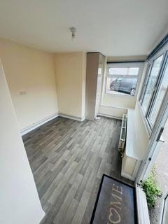 2 bedroom house to rent, Bognor Road, Chichester
