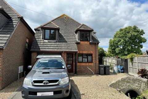 3 bedroom detached house to rent, Havant Road