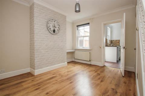 2 bedroom terraced house for sale, North Road Avenue, Brentwood