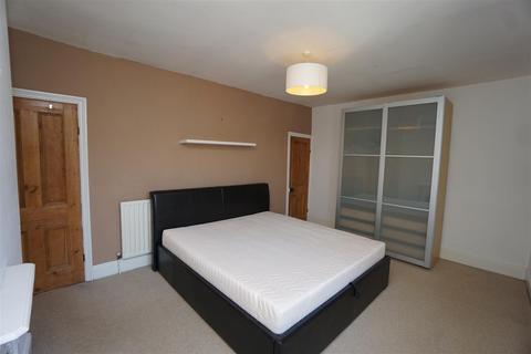 3 bedroom terraced house to rent, Kirkstone Road, Lower Walkley, Sheffield, S6