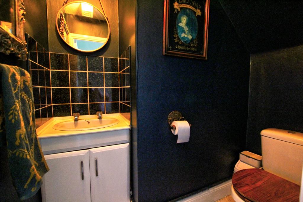 Cloakroom/Wc