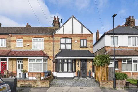 52 Amberley Road, Enfield, EN1 2QZ