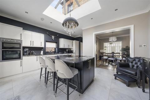52 Amberley Road, Enfield, EN1 2QZ